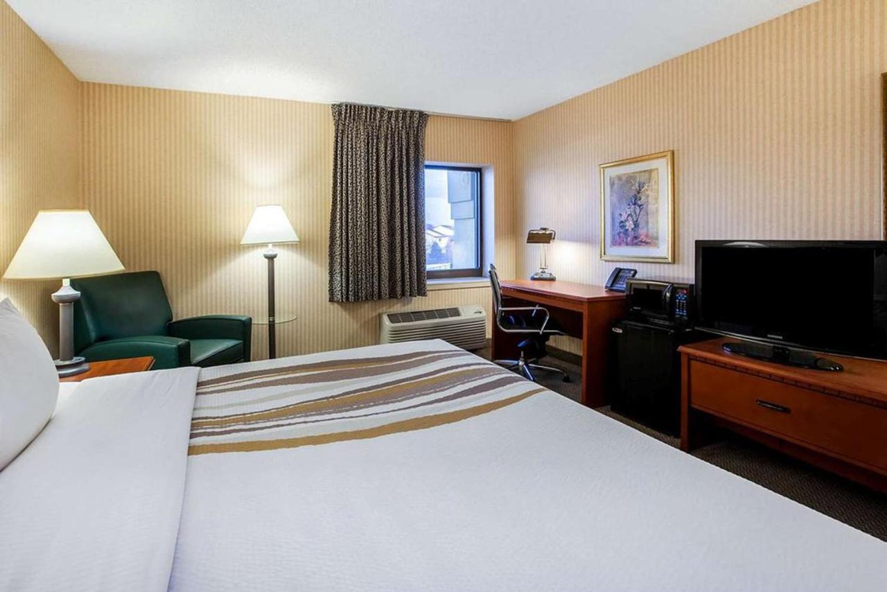 La Quinta Inn By Wyndham Detroit Southgate Extérieur photo