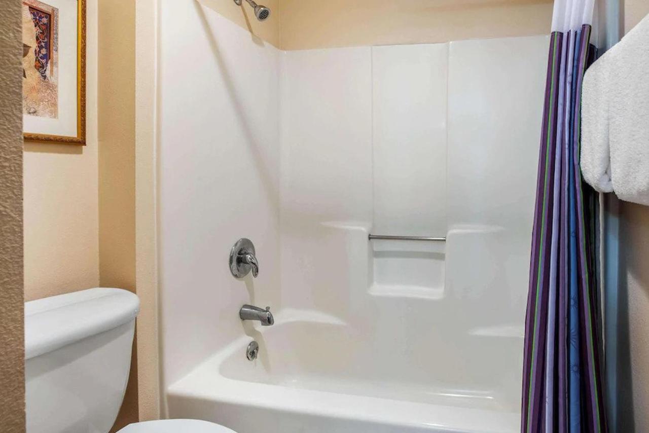 La Quinta Inn By Wyndham Detroit Southgate Extérieur photo