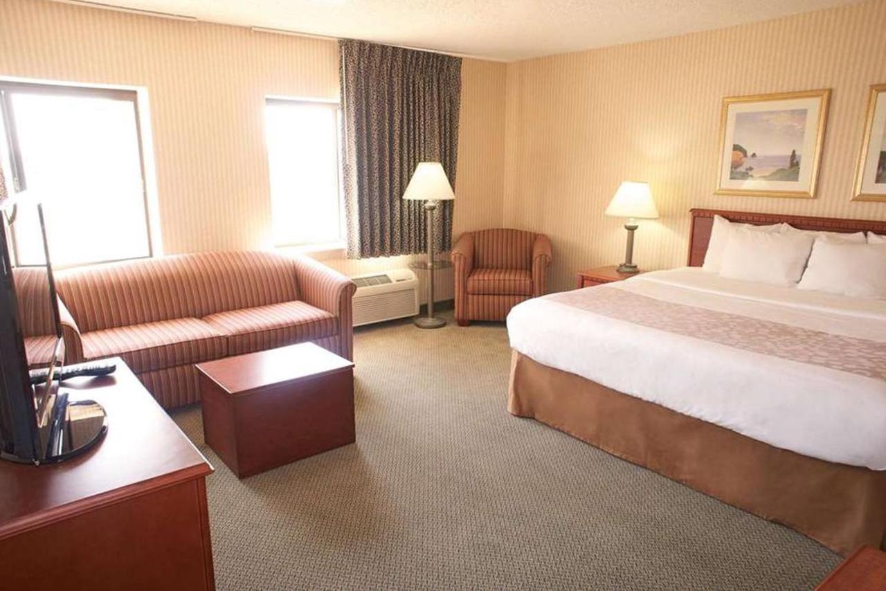 La Quinta Inn By Wyndham Detroit Southgate Extérieur photo