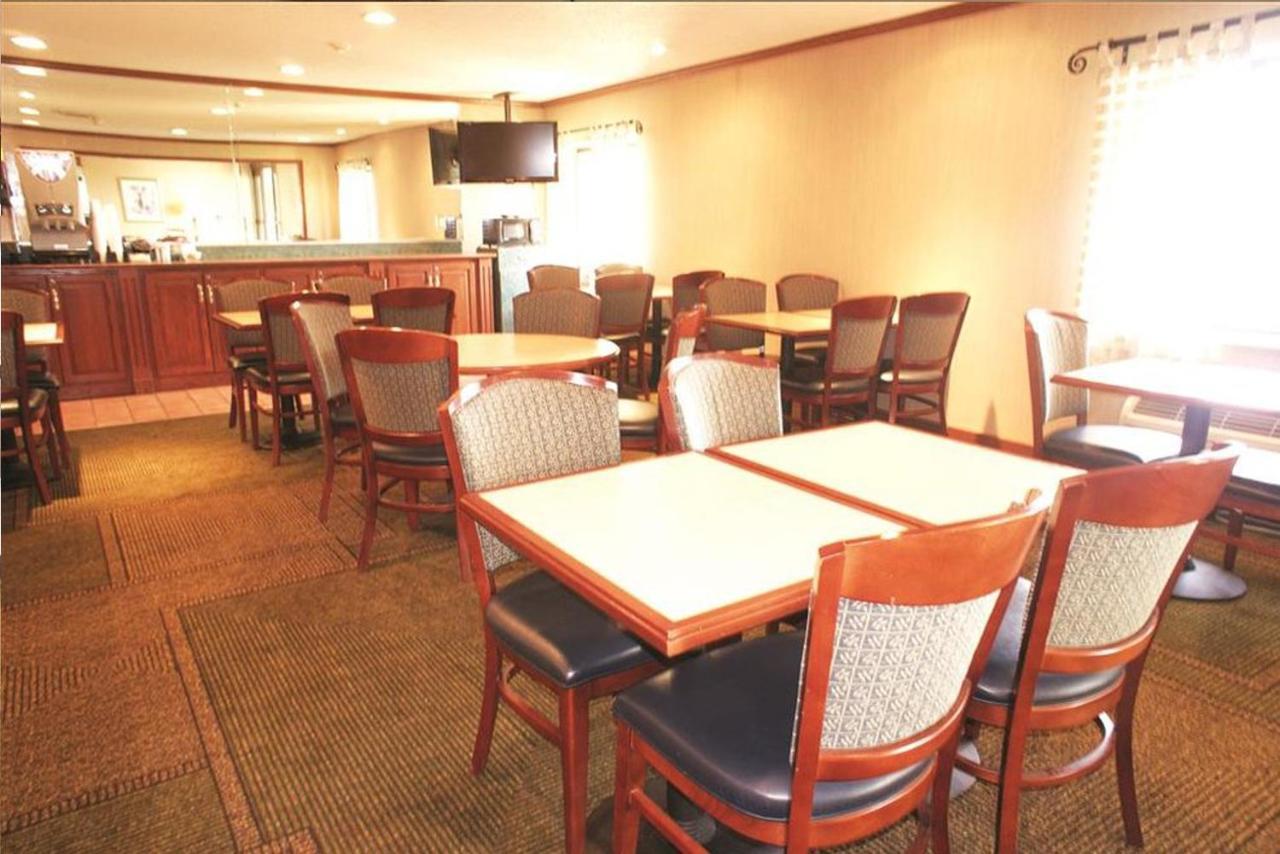 La Quinta Inn By Wyndham Detroit Southgate Extérieur photo