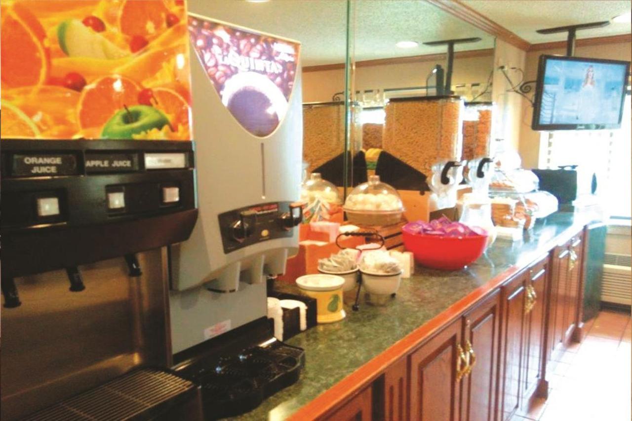 La Quinta Inn By Wyndham Detroit Southgate Extérieur photo