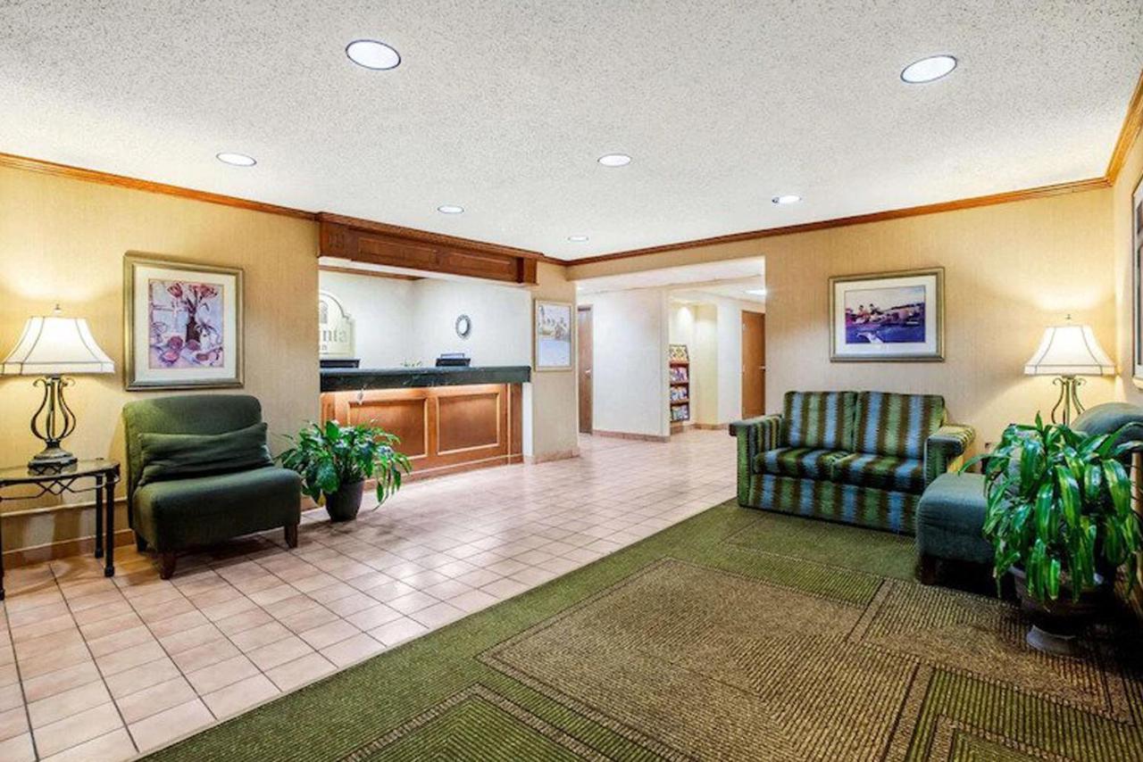 La Quinta Inn By Wyndham Detroit Southgate Extérieur photo