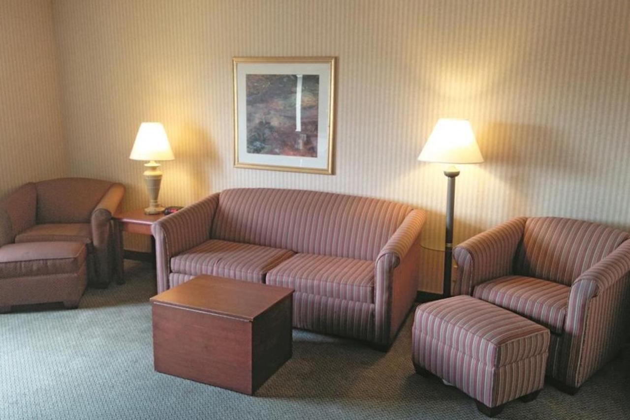 La Quinta Inn By Wyndham Detroit Southgate Extérieur photo