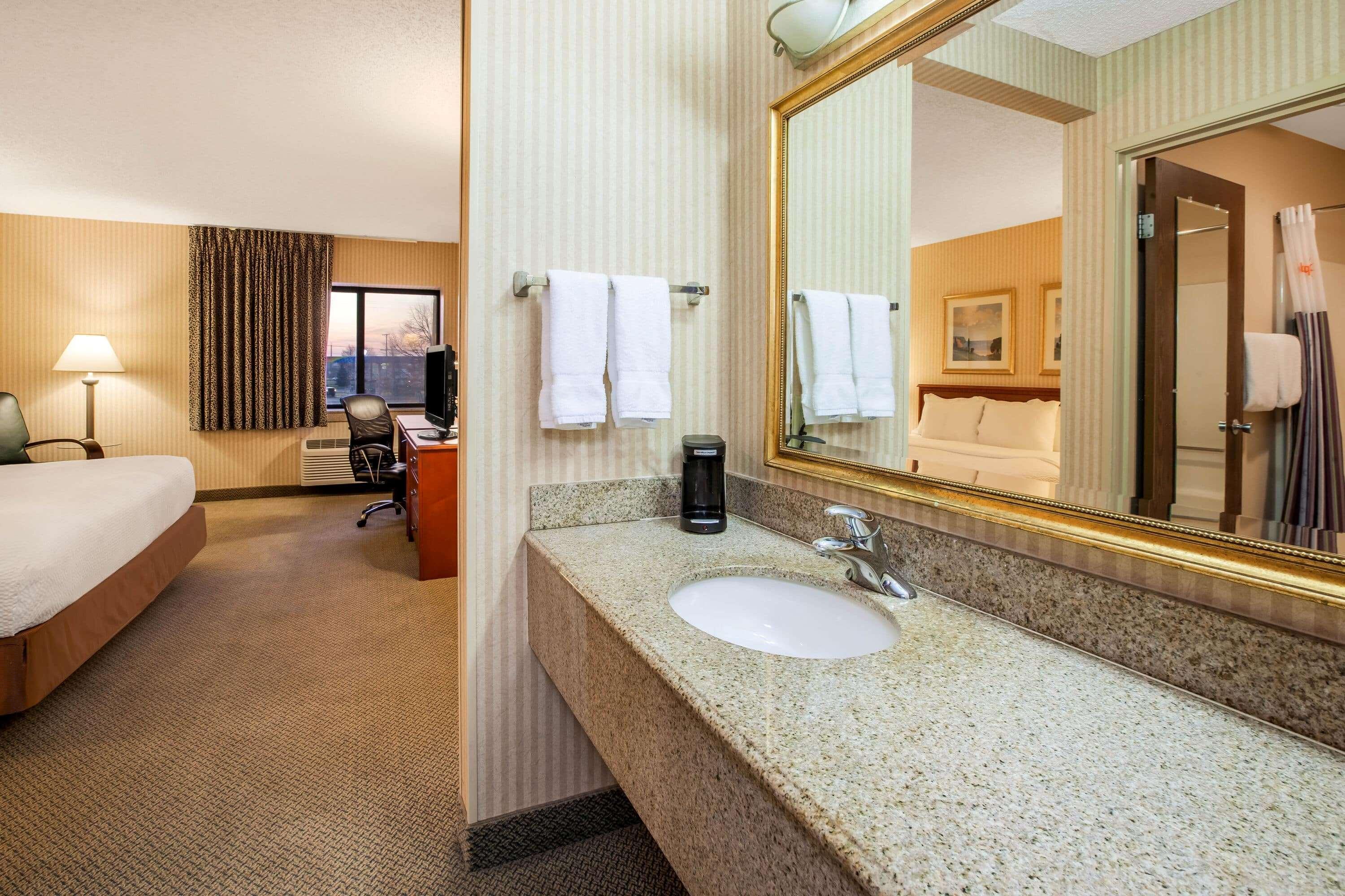 La Quinta Inn By Wyndham Detroit Southgate Extérieur photo